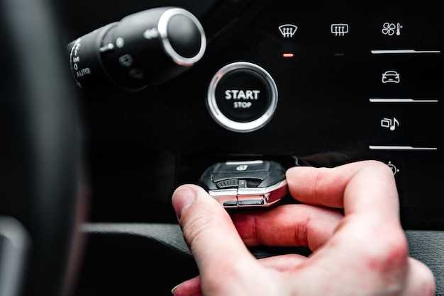 Использование ключа и пульта для запуска автоматической заводки