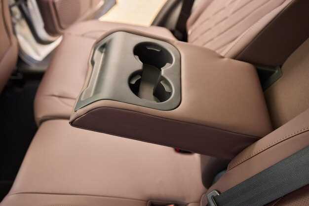 Использование готовых материалов – дерево и кожа