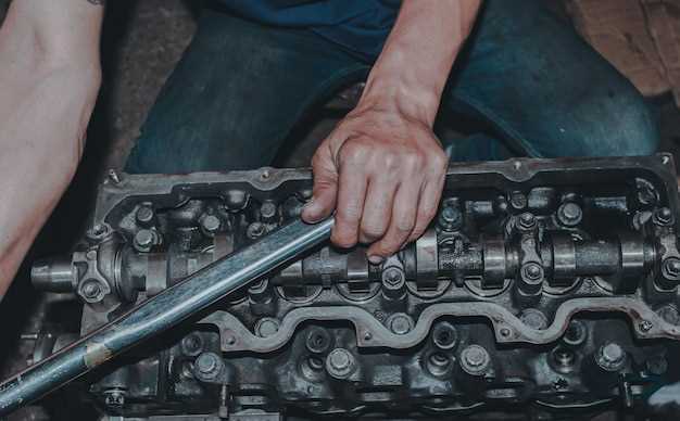 Освобождение колесных гаек и поднятие автомобиля