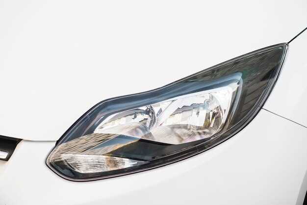 Практическая замена лампы ближнего света на Citroen C4 2012