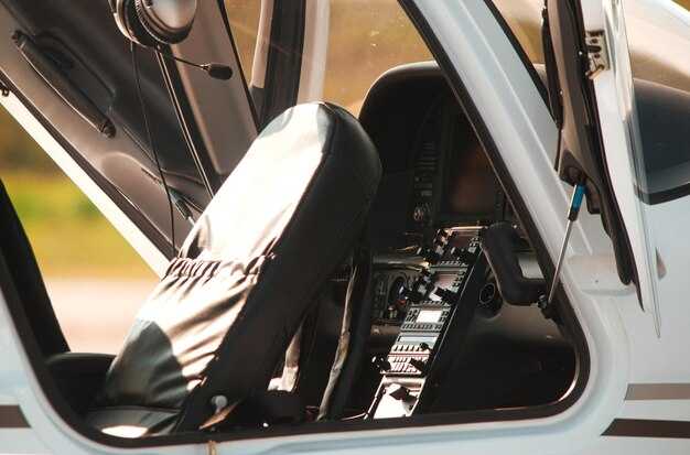 Доступ к узлу регулировки педали сцепления