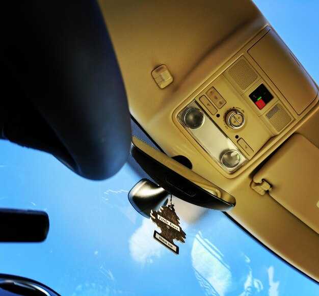 Подготовка крыши автомобиля к установке новой антенны